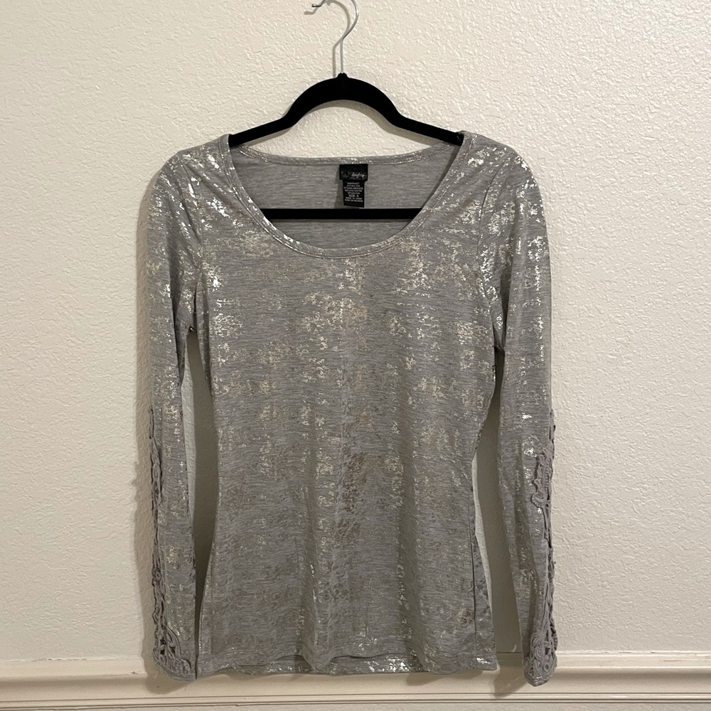 Daytrip by Buckle silver long sleeved top size Small